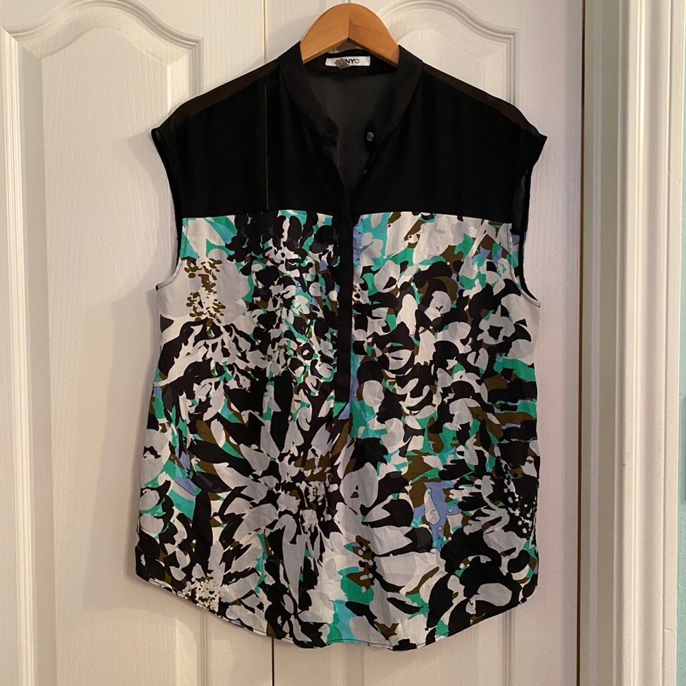 Sleeveless top with watercolor pattern & sheer shoulders